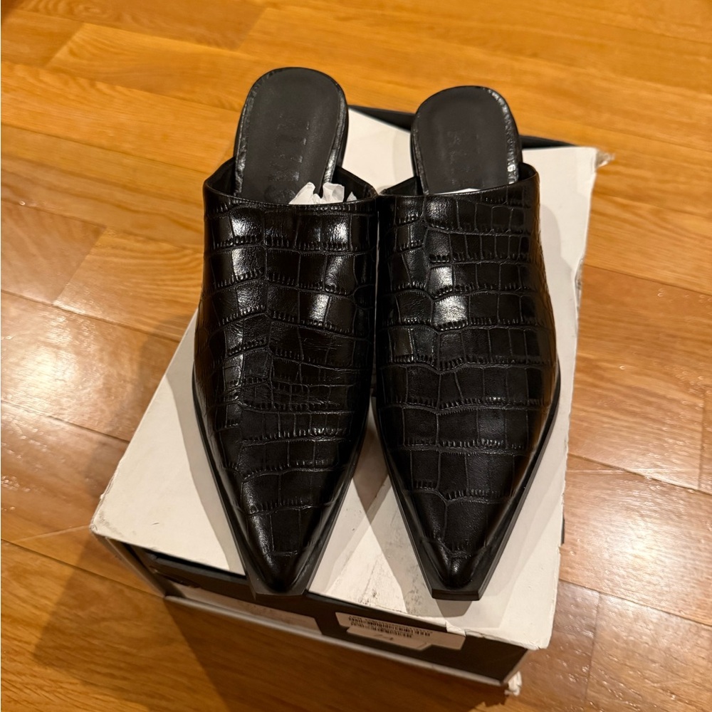 ALIAS MAE women’s Rilie Black Crocodile Leather Mules
